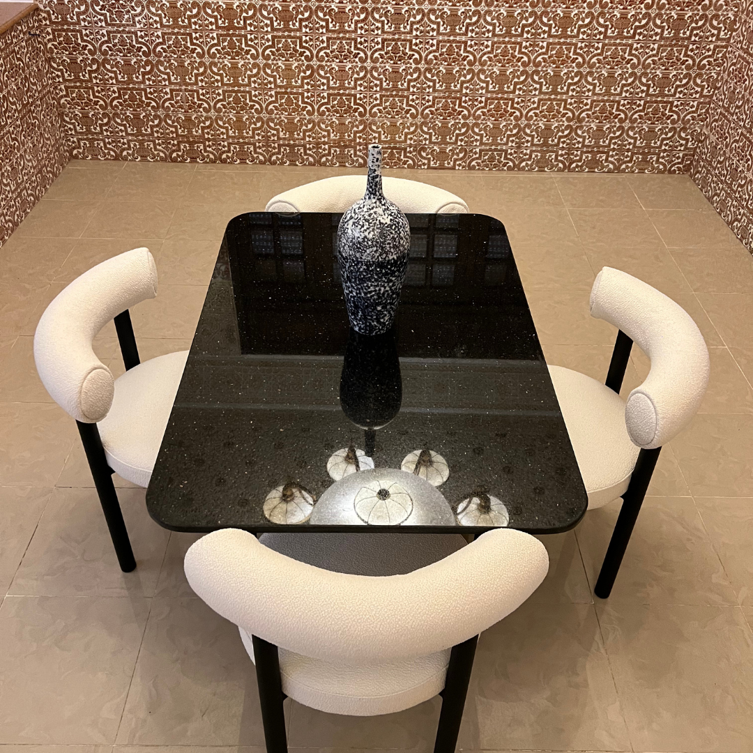 Table salle à manger en marbre avec 4 chaises